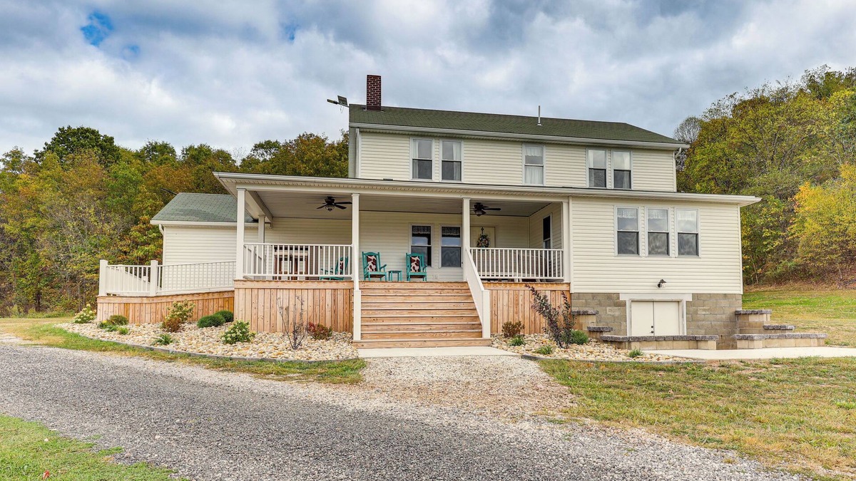 Ava House | Wooded Escape w/Pond & Grill in Pleasant City!