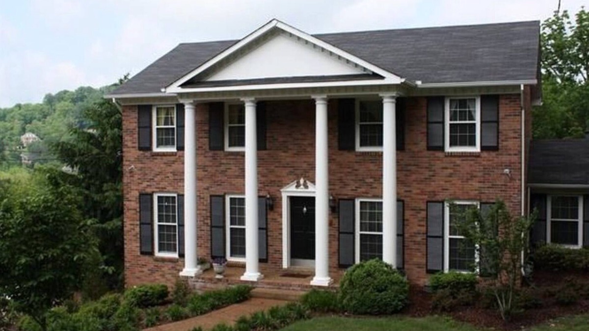 Nashville House | Wooded Mountain View in the City with a Garage