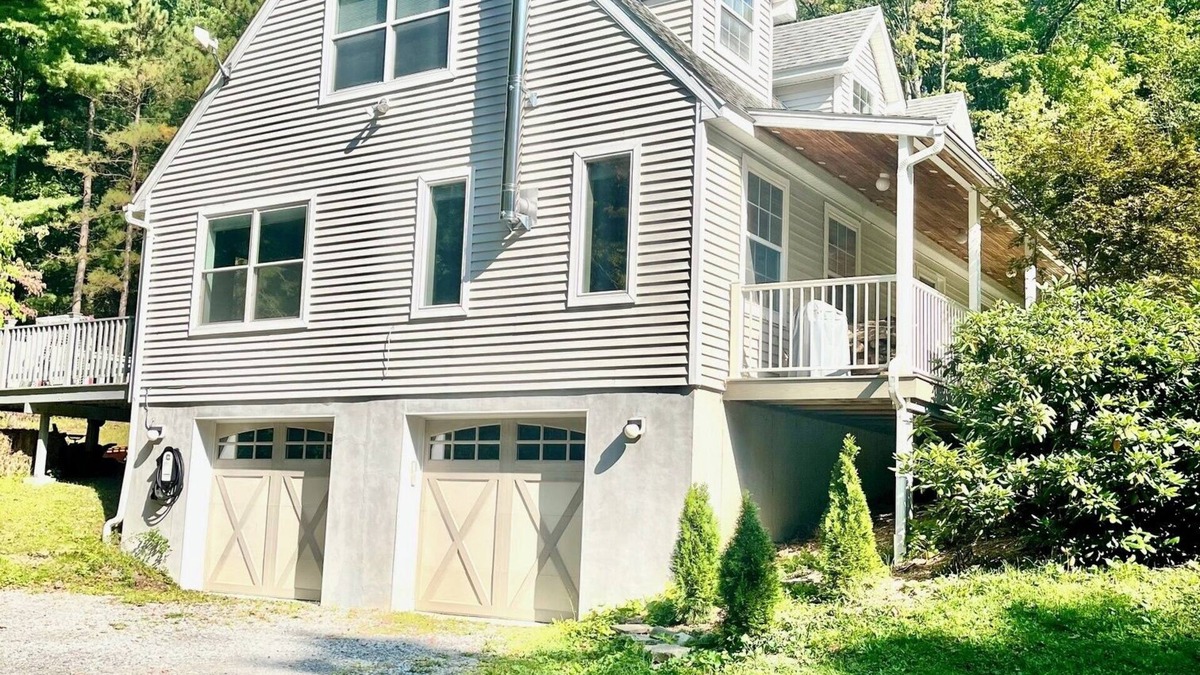 Ithaca House | Wooded Retreat on 5 acres close to Cornell & Ithaca College