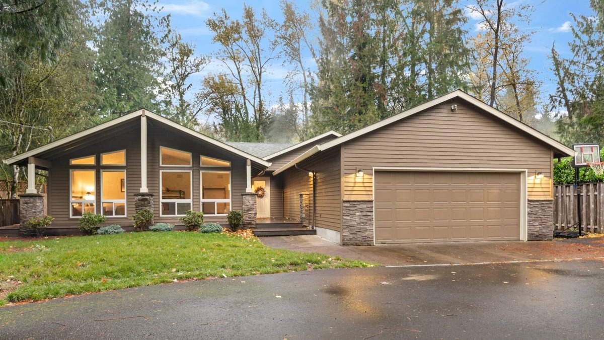 Marmot House | Wooded Riverside Retreat, Pet Friendly, Single Level, Open Layout, Hot Tub, BBQ, 20 Miles to Mt Hood