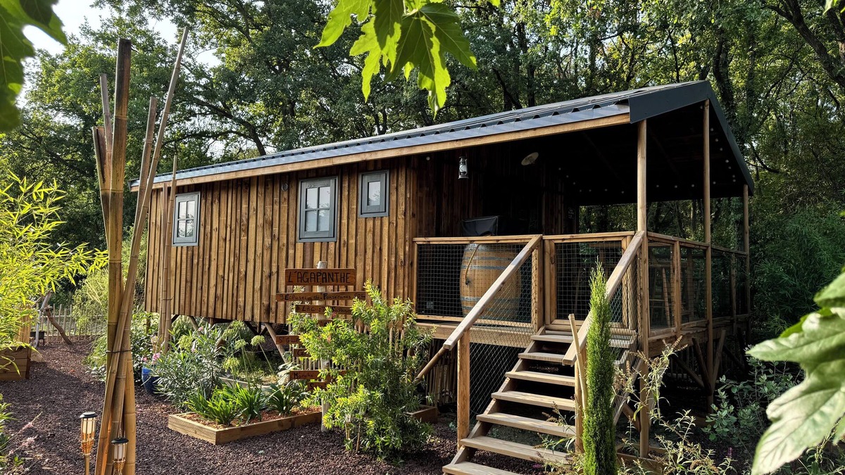 Lacoste Cabin | Wooden cabins surrounded by nature, in the south of France.