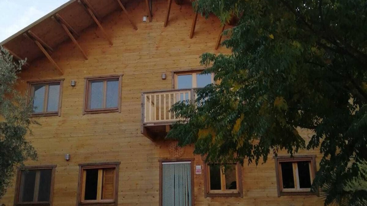 El Partidor Cottage | Wooden cabin with isothermal cave next to the chicamo river