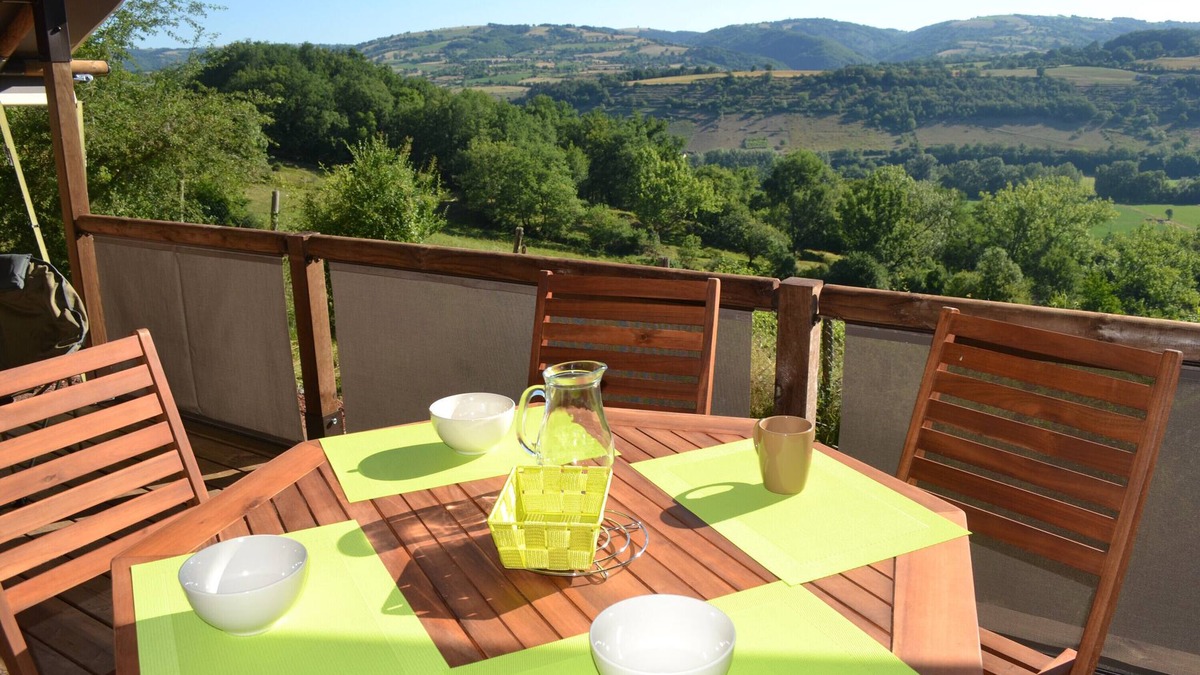 Bessuejouls RV Rental | Wooden Chalet in Bessuéjouls – Glamping Lodge with Private Terrace, Garden, and Mountain View