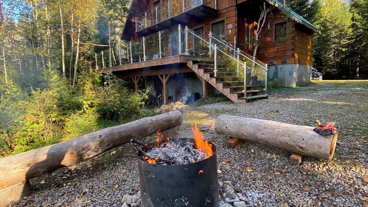 Lac-Superieur Ski Chalet | Wooden chalet in the heart of nature