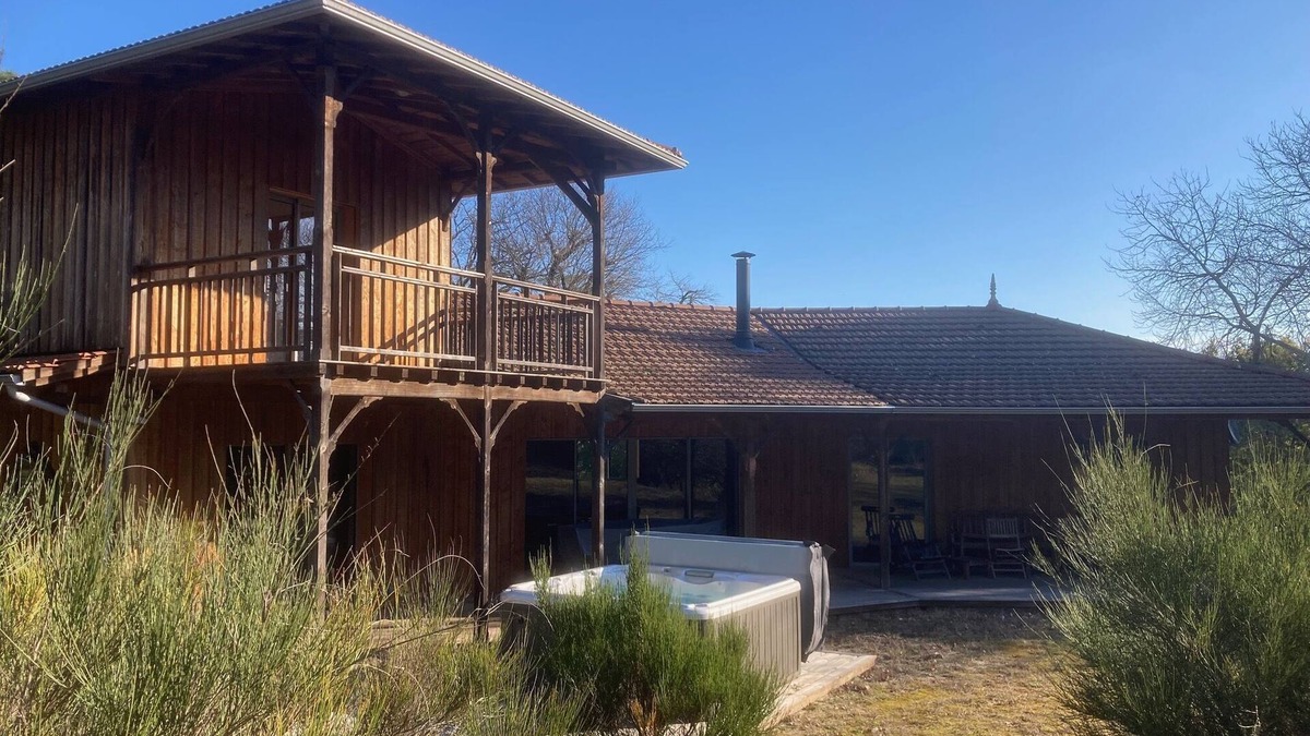 Le Verdon-sur-Mer Villa | Wooden villa in the heart of nature + spa close to soulac's natural swimming pools