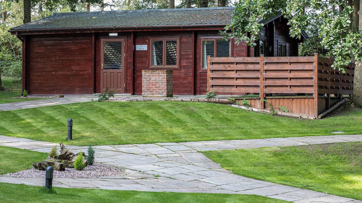 Overton-on-dee Ski Chalet | Woodland Beech Lodge