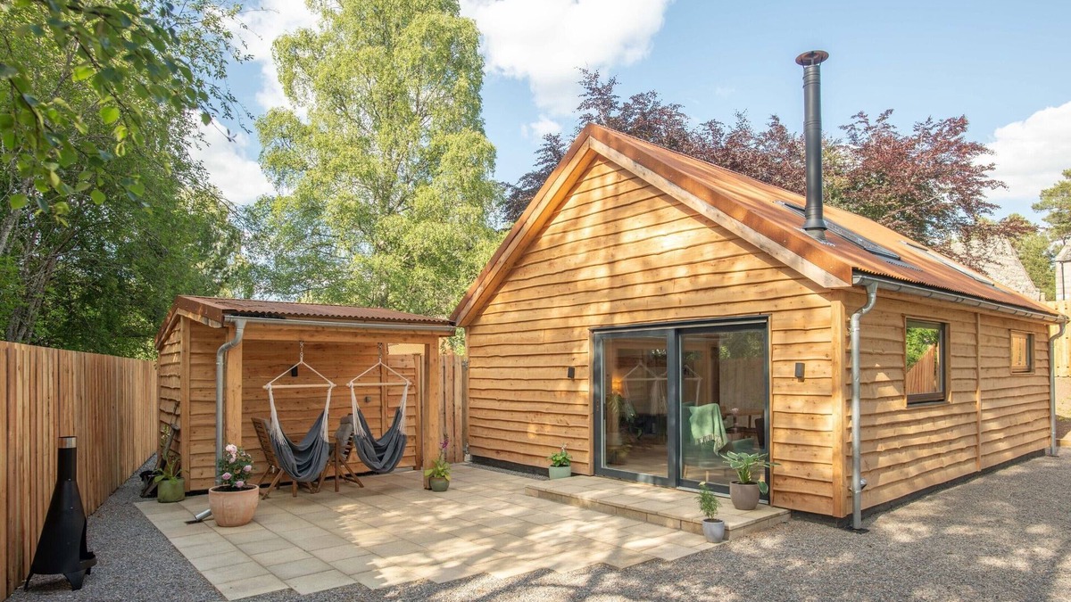 Nethy Bridge Cabin | Woodland Cabin in the Cairngorms National Park, Scottish Highlands