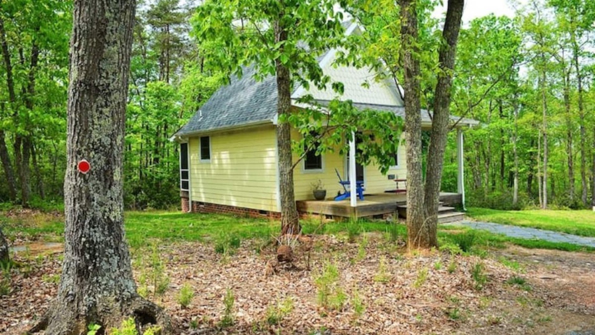 Buckingham Apartment | Woodland Cottage near Yogaville, nestled in woods