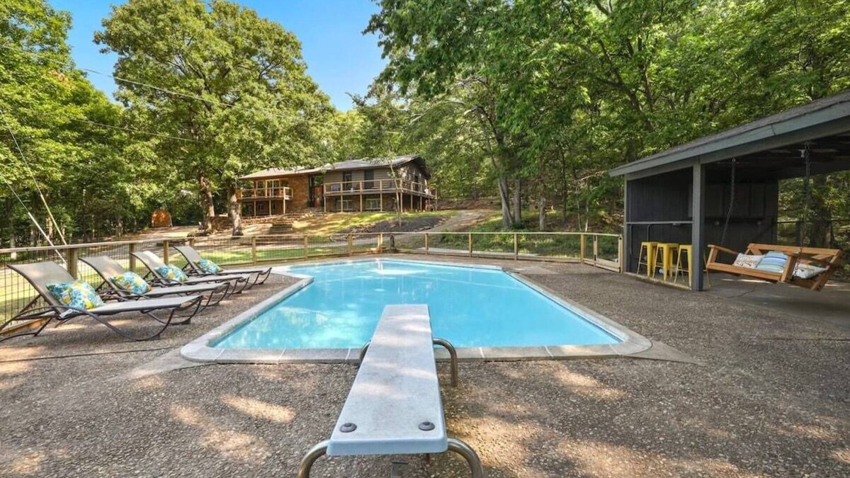Fayetteville House | Woodland - Downtown - Outdoor oasis - Pool