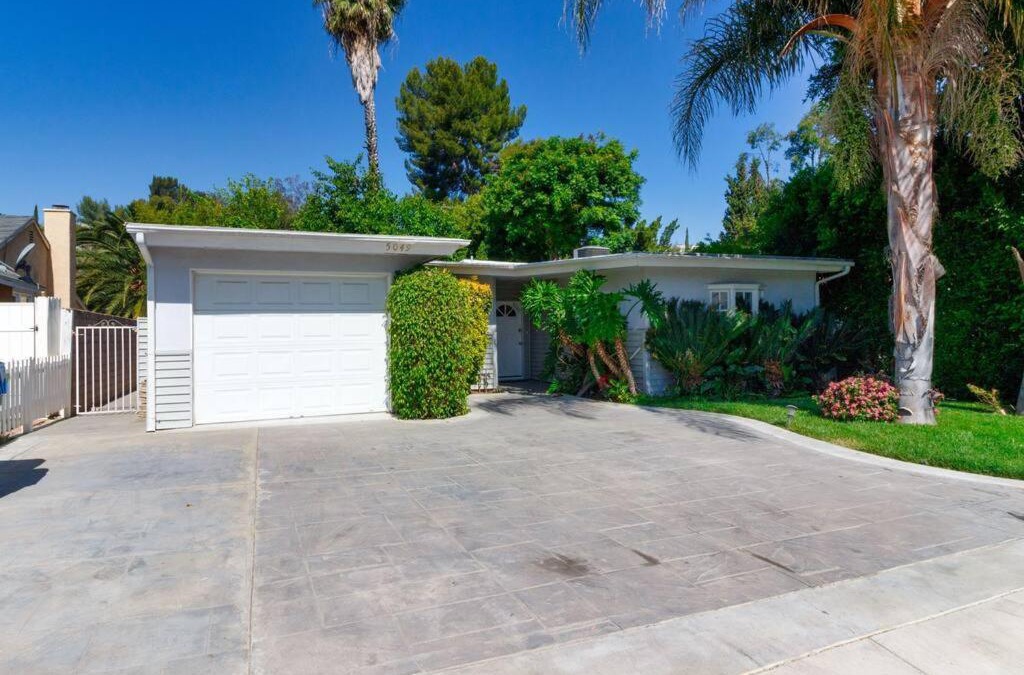 Woodland Hills House | Woodland Hills Charmer