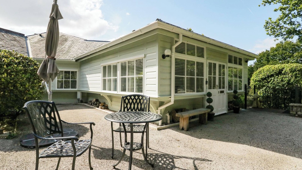 Meathop Cottage | WOODLAND LODGE, romantic, with a garden in Grange-Over-Sands