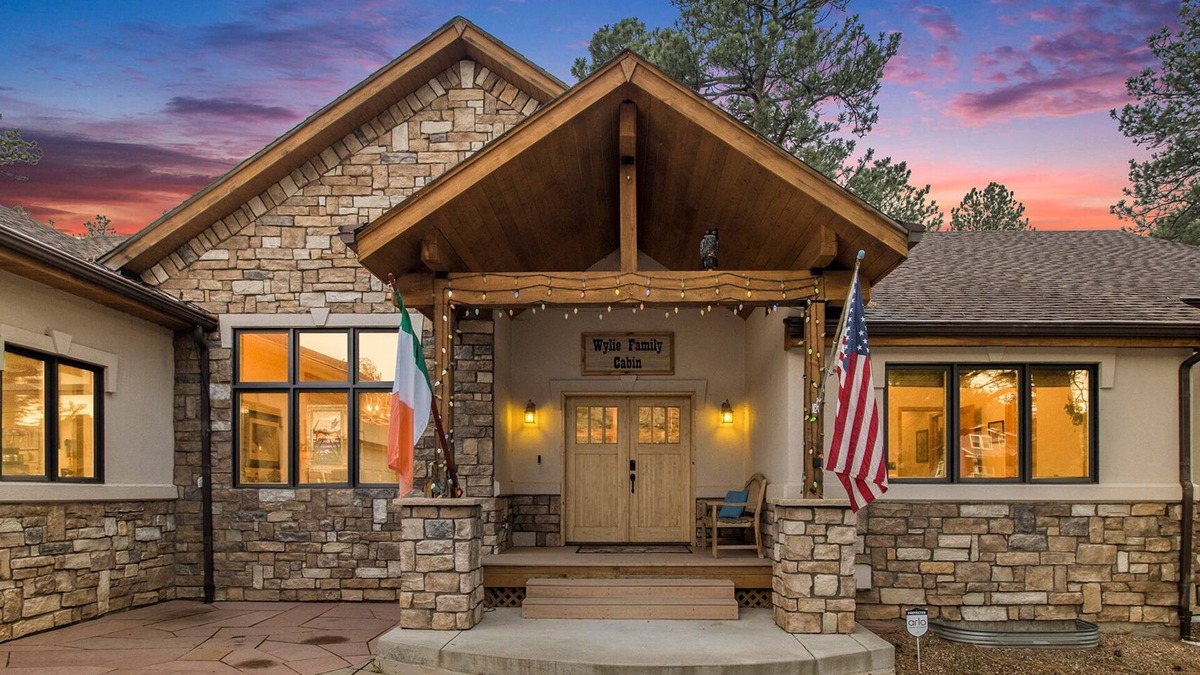 Perry Park House | Woodland Retreat 1 Acre Game Area Huge Yard