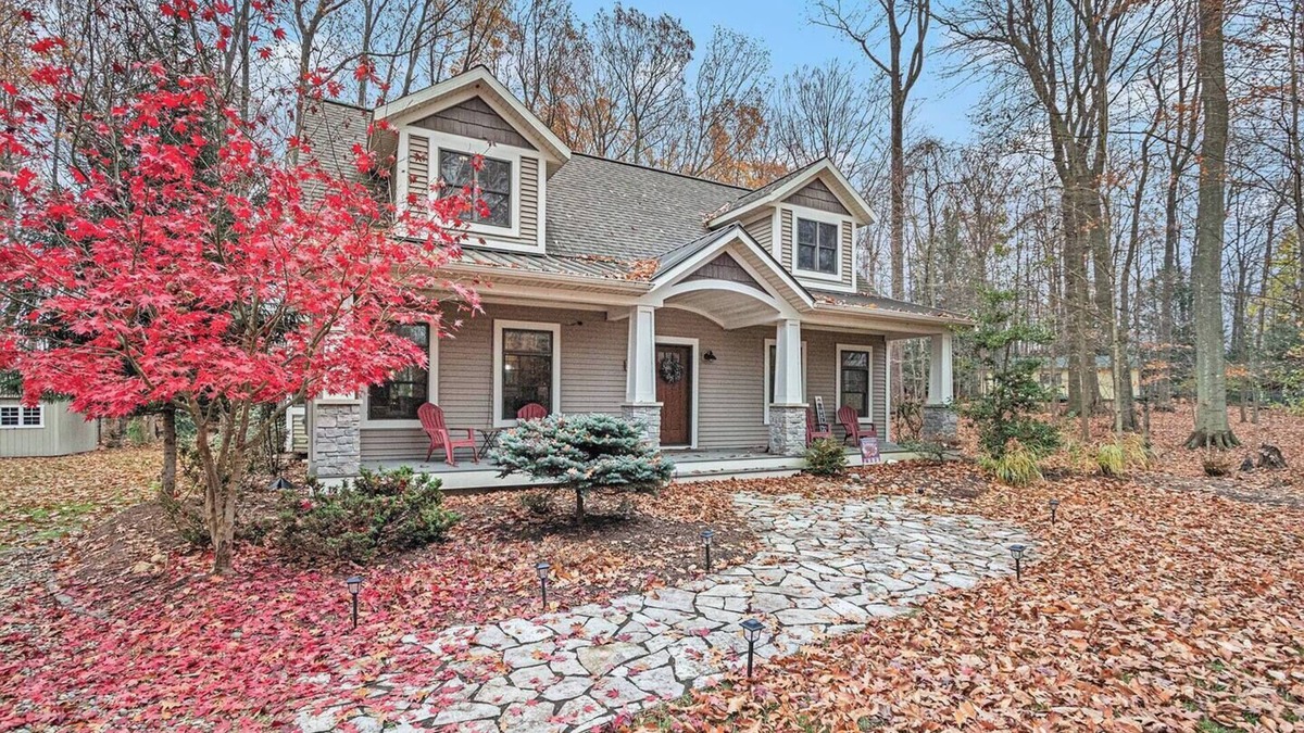 South Haven House | Woodland Retreat: Steps to Beach, Sleeps 12!