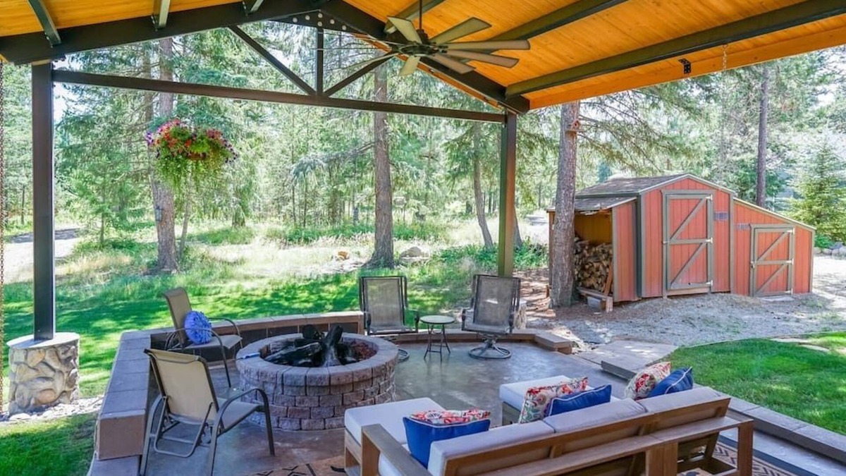 Blanchard Ski Chalet | Woodland retreat: spa room, nature!