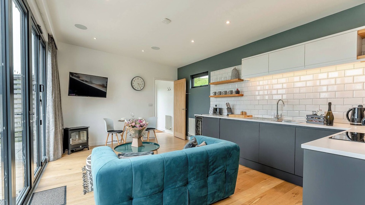 Lewes Ski Chalet | Woodland View Retreat (Pet)
