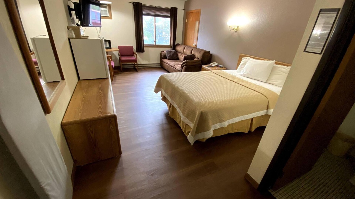 Medford Hotel | Woodlands Inn & Suites