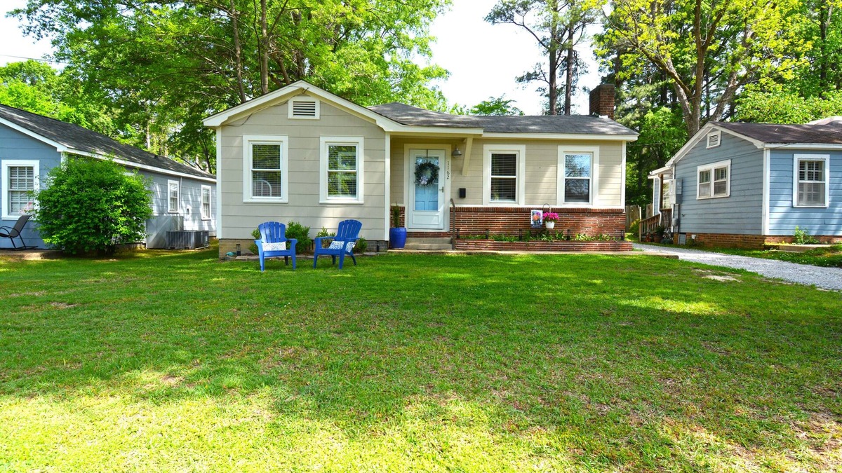 Tupelo Cottage | Woodlawn Cottage Joyner Area Sleeps 8