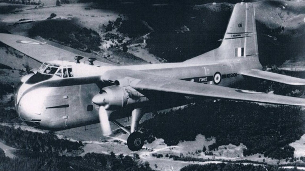 Waitomo Caves House | Woodlyn Park Plane cockpit Unit
