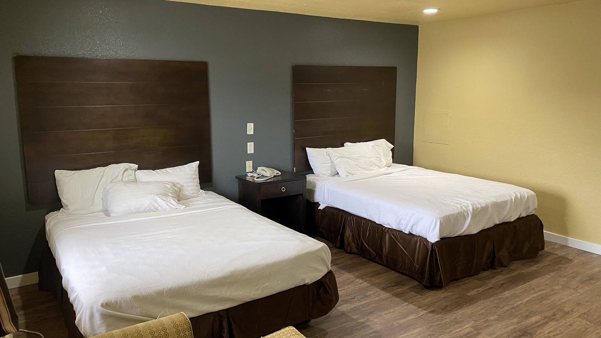 Miami Hotel | Woodridge Inn and Suites