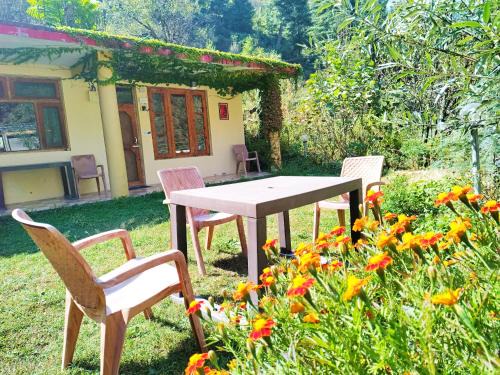 Gushaini House | WoodRose Ecostay - Couple's Favourite