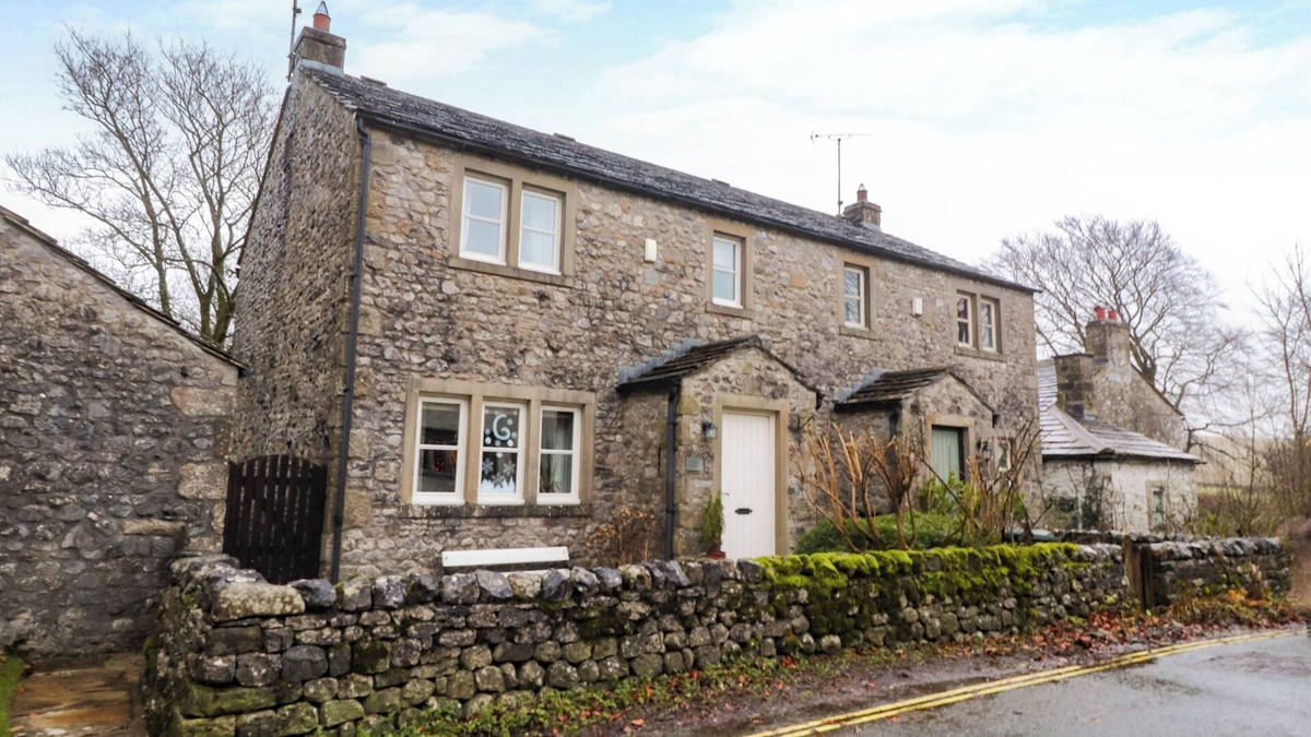 Malham Cottage | WOODSIDE COTTAGE, pet friendly, luxury holiday cottage in Malham