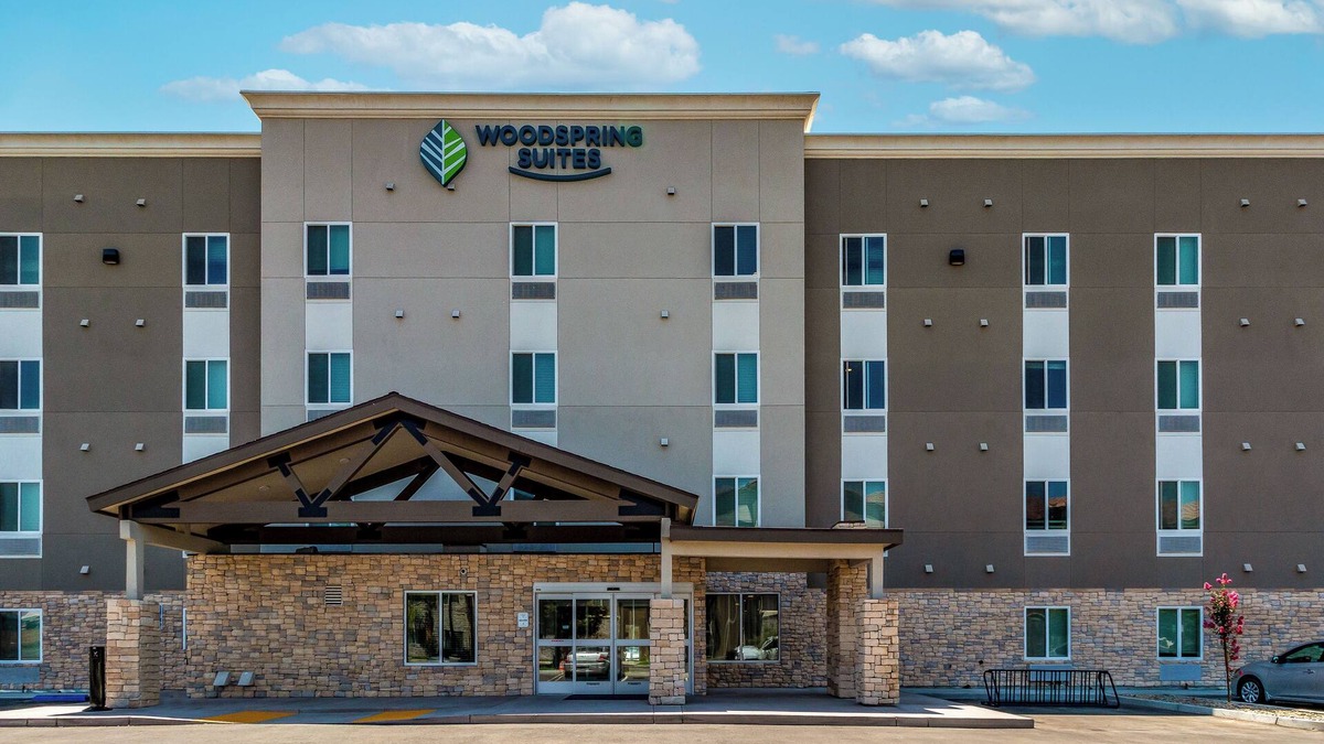 Greenacres Hotel | WoodSpring Suites Bakersfield Airport
