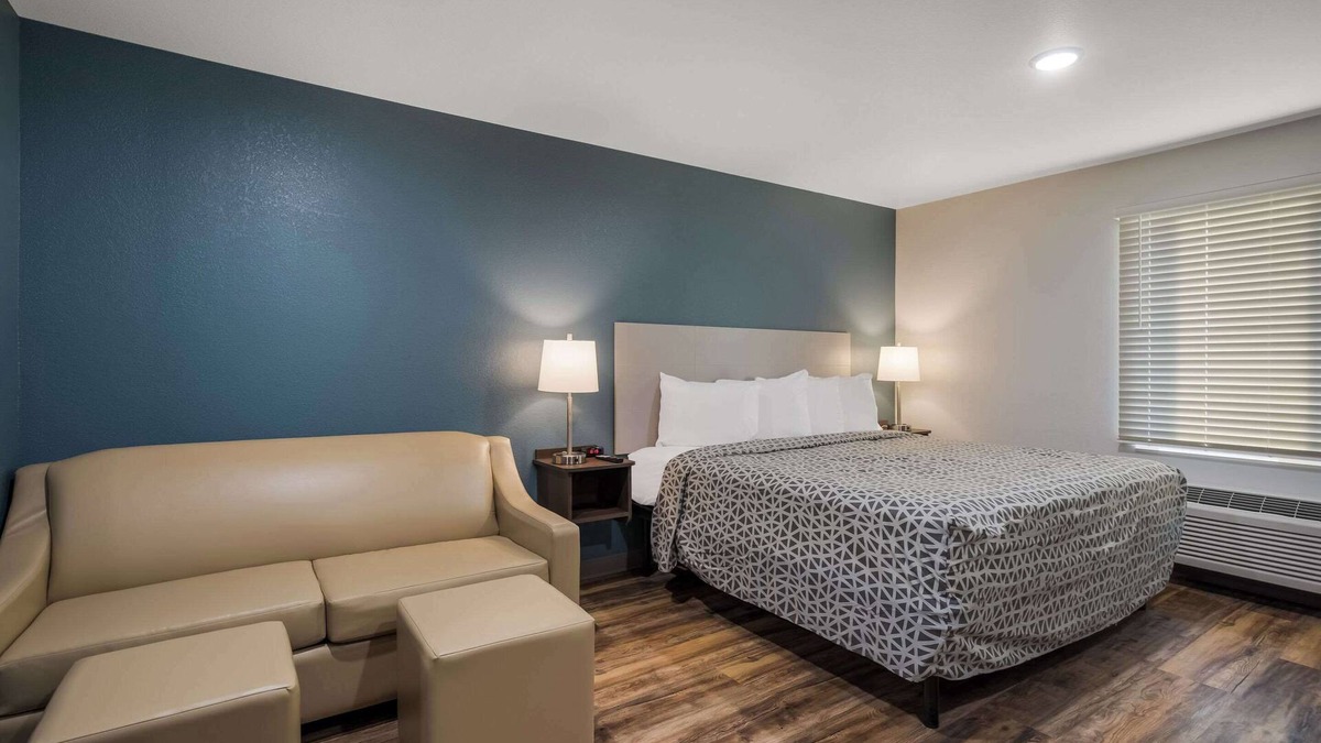 Colgate Hotel | Woodspring Suites Milwaukee - Menomonee Falls