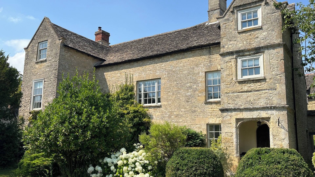 Woodstock House | Woodstock Manor - Grade II listed manor next to Blenheim Palace