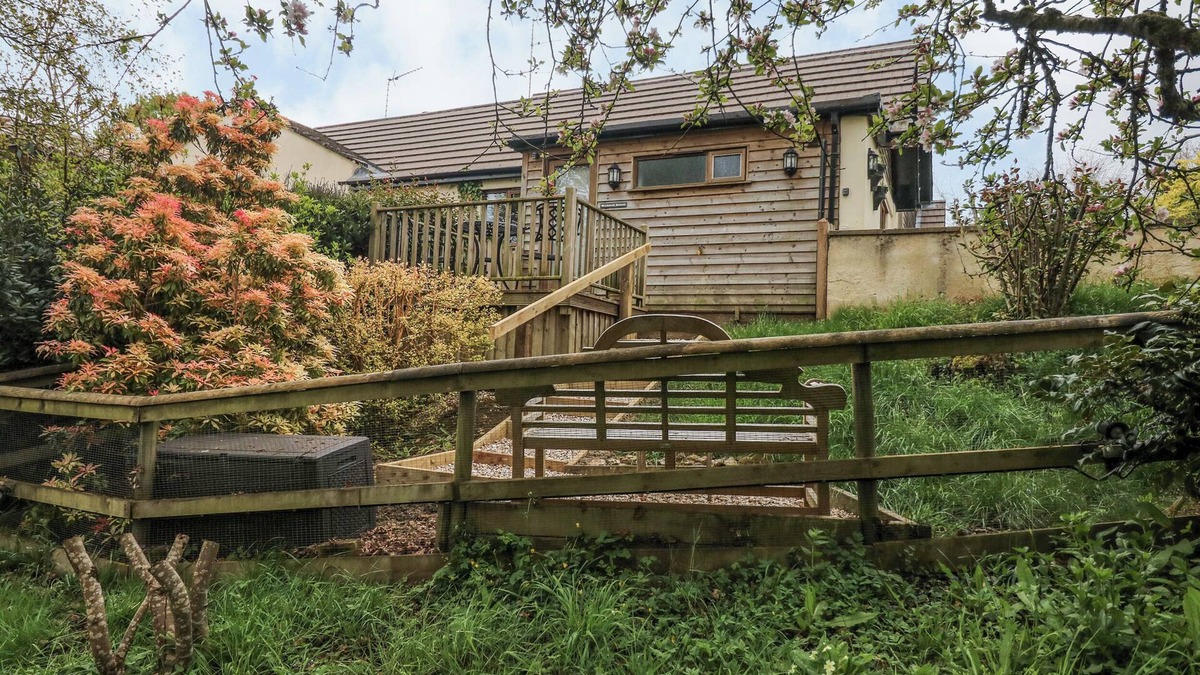 Axminster Cottage | WOODSTOCK RETREAT, pet friendly, with a garden in Chardstock, Devon