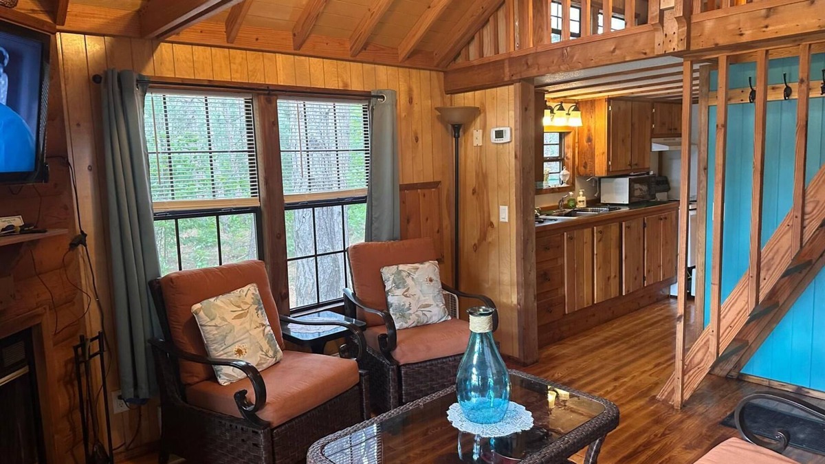 Kingsley House | Woodsy and Private- Rustic Cabin
