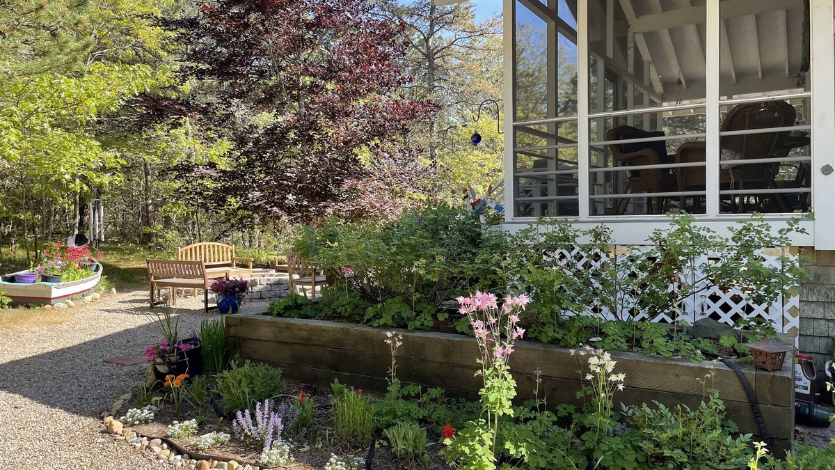 Truro House | Woodsy Cape Cod Summer Retreat Sleeps12; Dune Walk Beach, Easy 'Vacaying' w A/C.