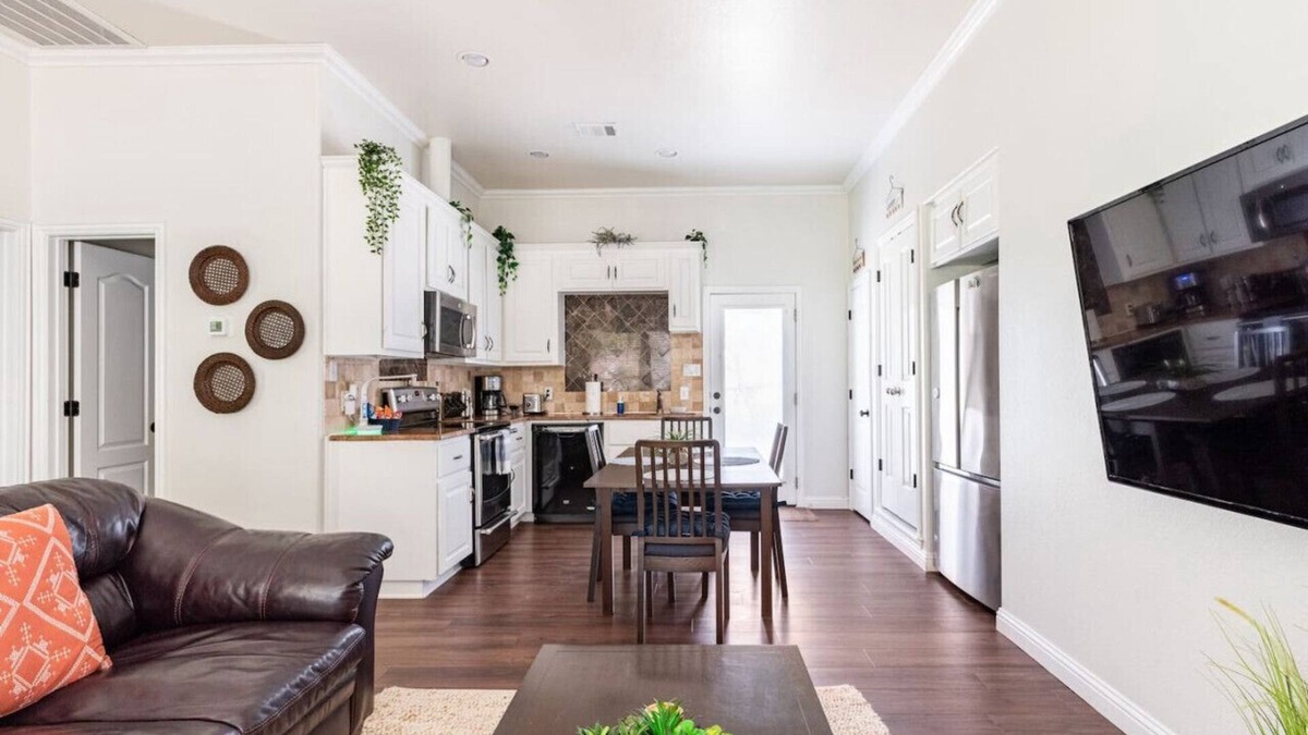 Manchaca House | Woodsy Retreat Private 2BD/1BA Covered Parking