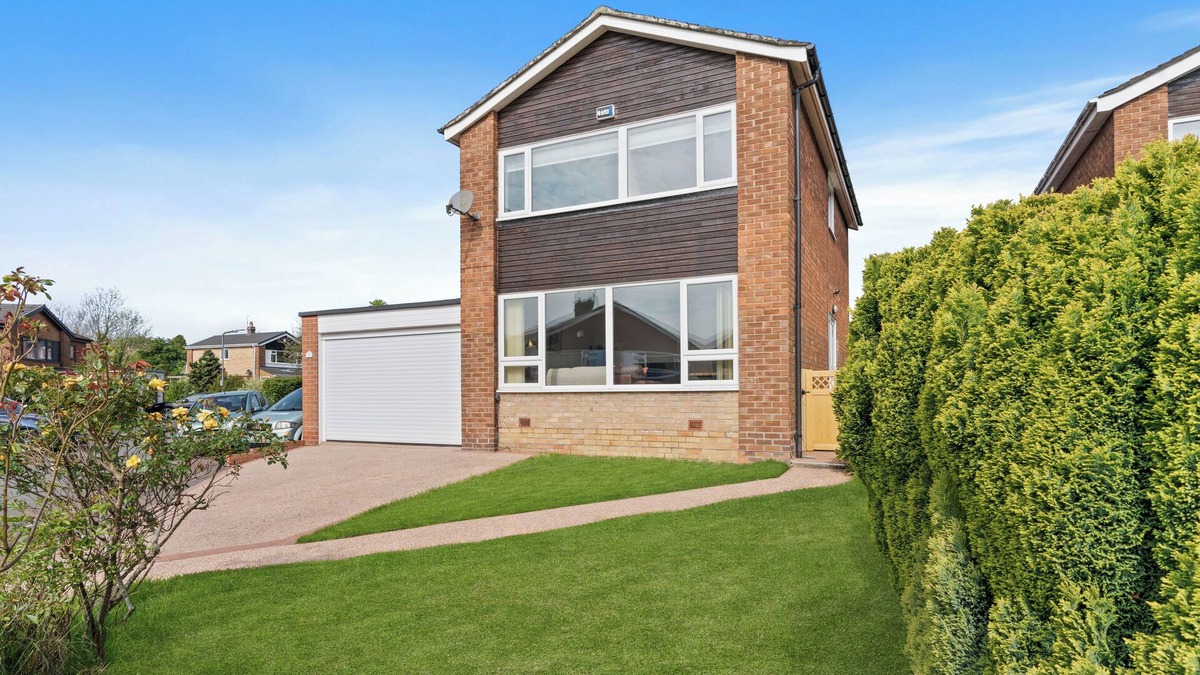 Wylam House | Woodvale Gardens, Wylam Village, Sleeps 6