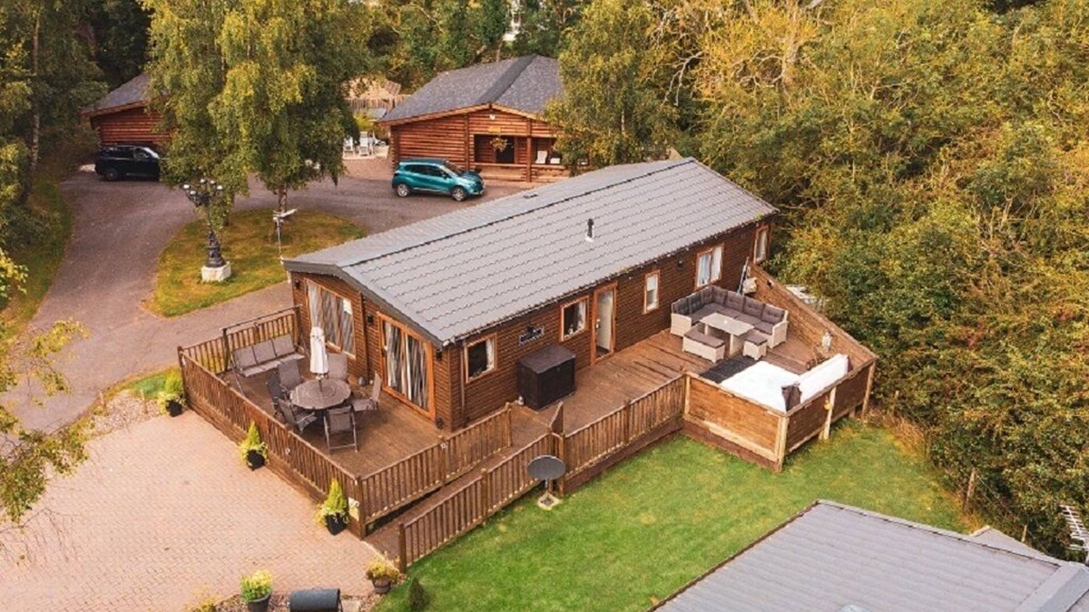 Morpeth Cabin | Woodys Lodge, 3 bedroom premier property on Felmoor Park, Hot tub, dog friendly.