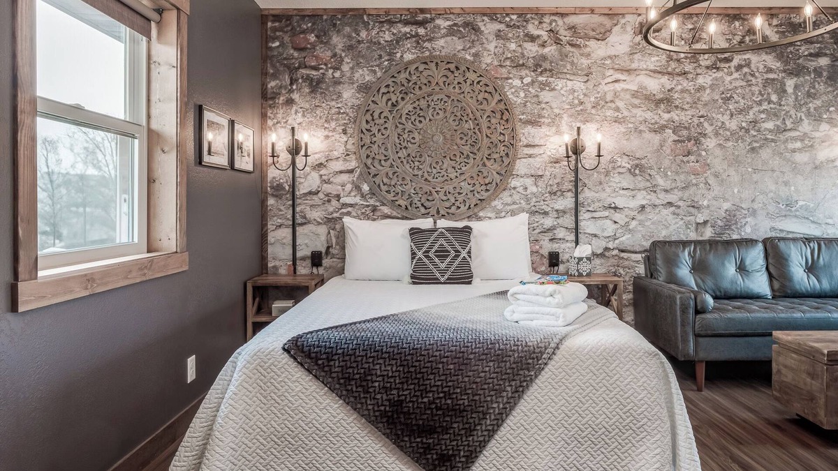 Prescott Hotel | Work & Lounge Space | Free Parking