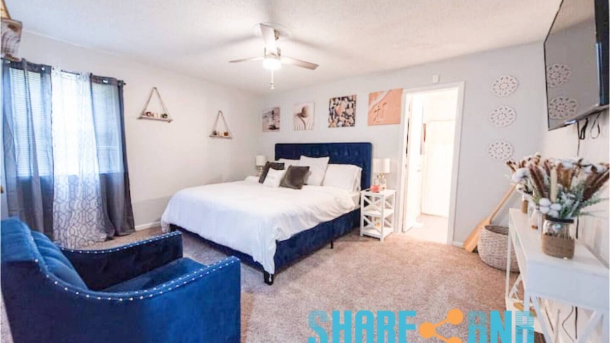 Sherwood House | Work & Relax ~ Near LRAFB ~ King Bed ~ Patio