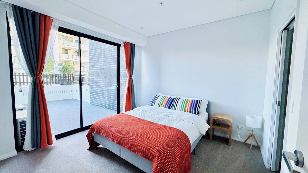 Rouse Hill Apartment | Work, Rest, Commute – All in One | 5 Mins to Tallawong Metro