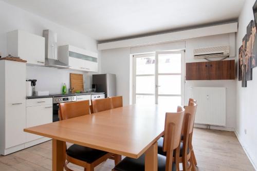 Gronau Apartment | Workers Home- Central - 8 single box spring beds - near Enschede