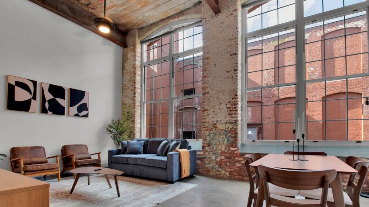Judson Apartment | Workers Paradise | Pool | Gym | Mins from DT GVL!