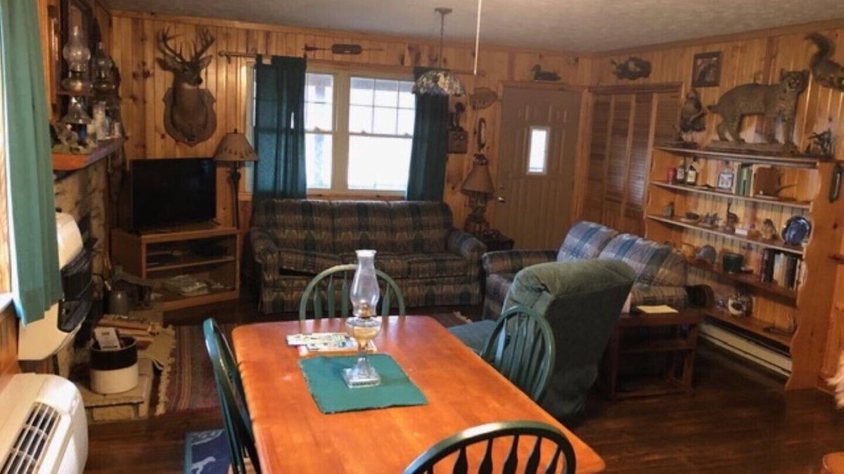 Glenhayes Cabin | Workman's Wildlife Haven, Secluded country setting vacation cabin