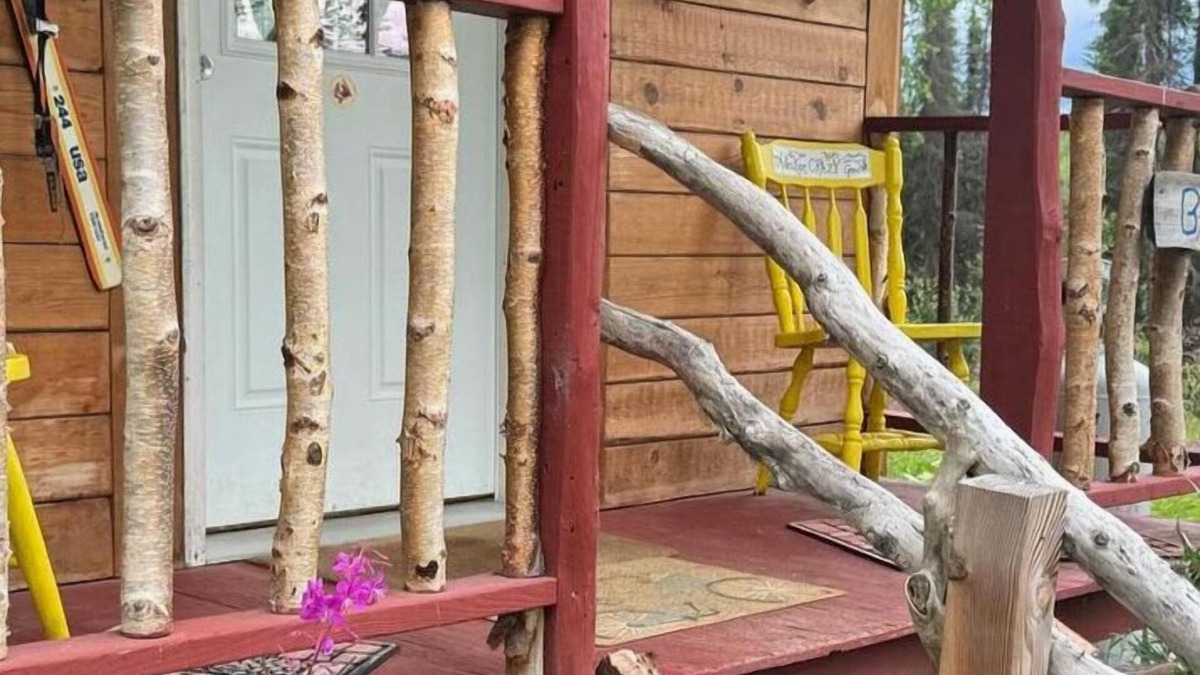 Willow Cabin | World Famous Alaska Little Bear Cabin Talkeetna, Alaska