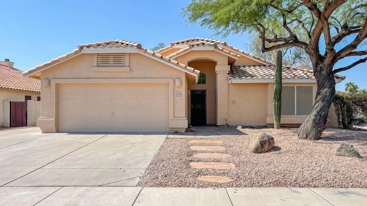 Sierra Tempe House | Wow! 3BDR Single-story home in Tempe/Chandler