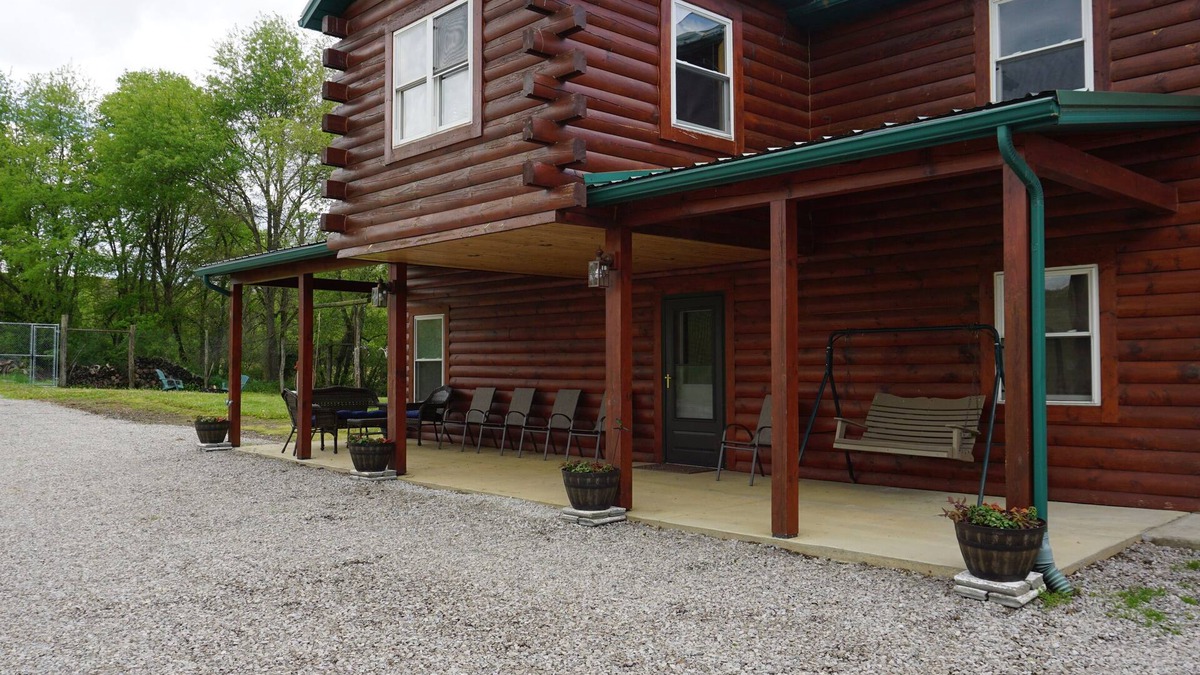 Mohican Township Cabin | Wow! A bathroom in every bedroom. Trophy Hollow Lodge -Mohican's Nature Resort