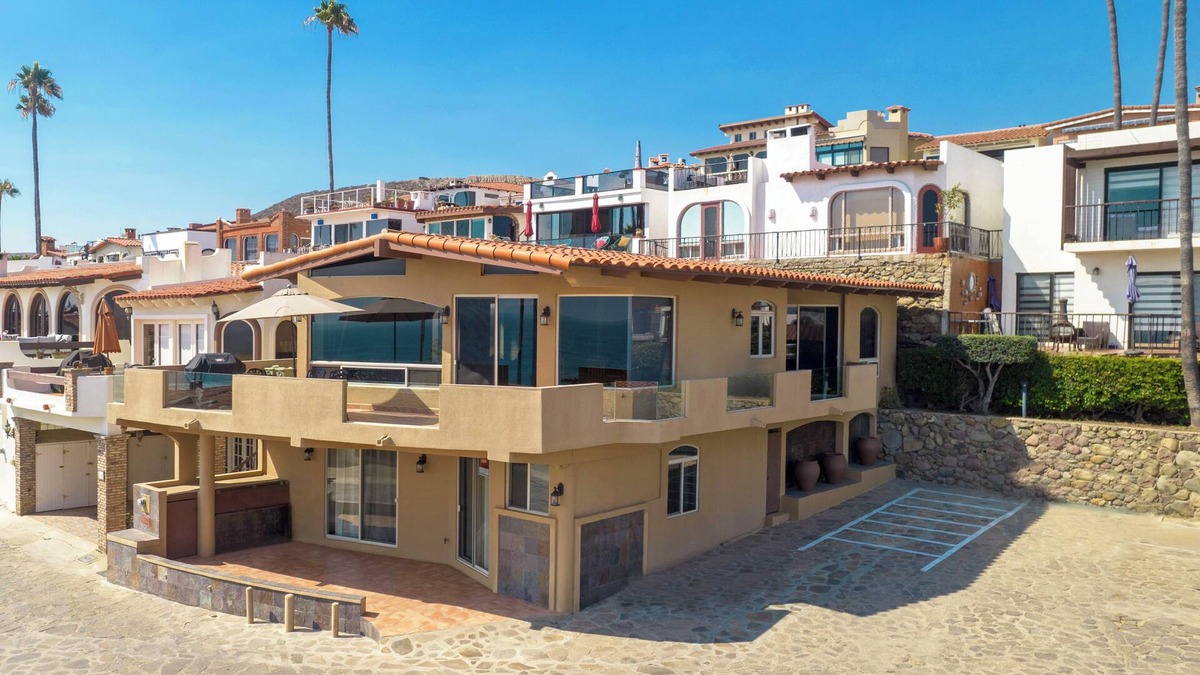 Las Gaviotas House | WOW! Discounted 30%! SURFERS DREAM LOCATION! New Beach Home in Las Gaviotas