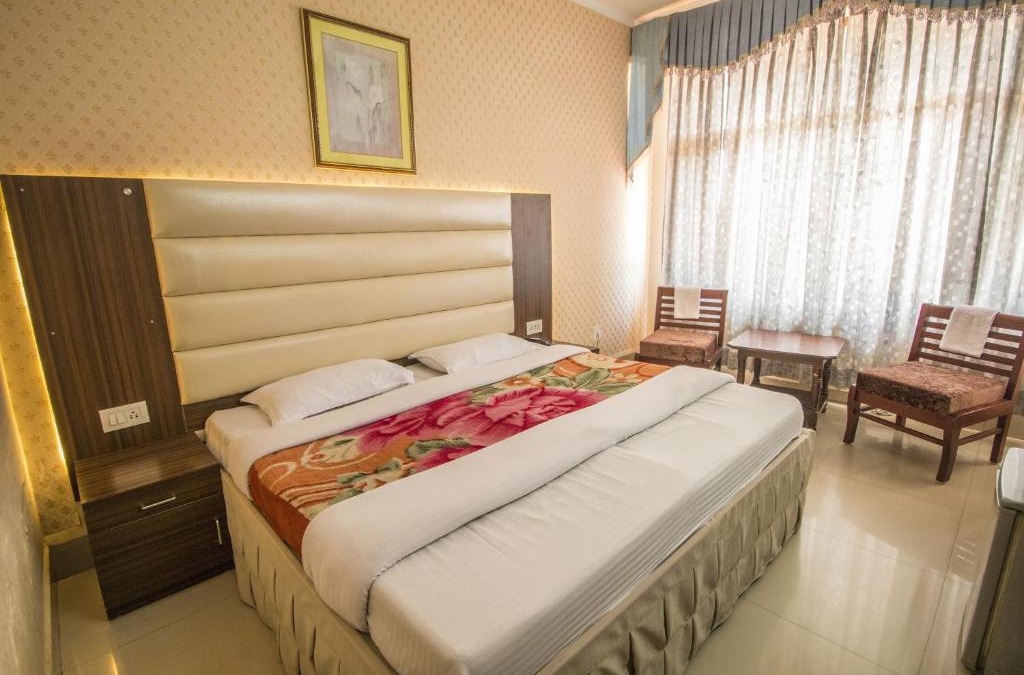 Jwalapur Hotel | WOW STAYZ2 Hotel Jahanvi Dale