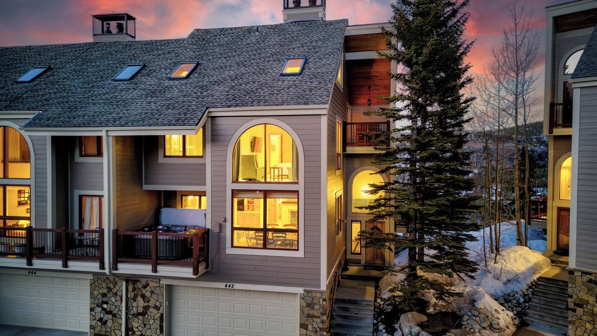 Warrior's Mark House | Wow Views, Ski to Peak 9, fast/easy ski shuttle