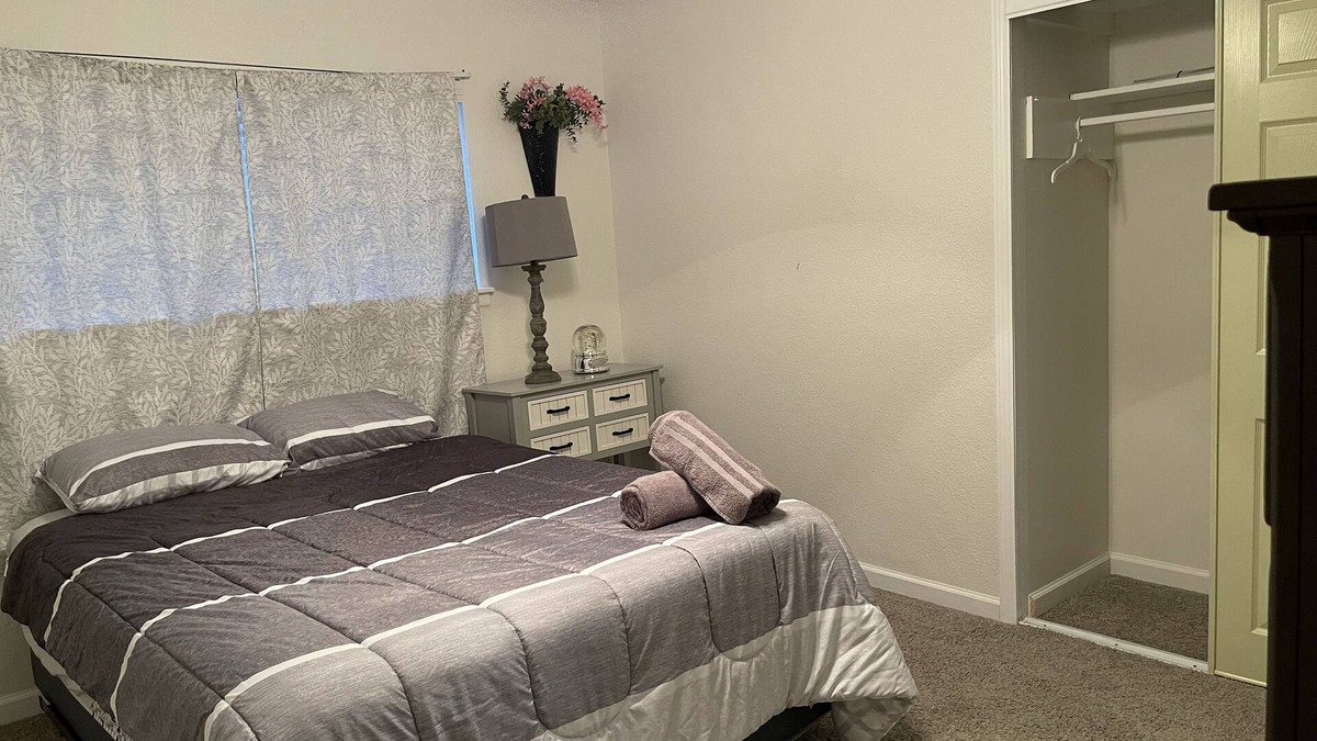Universal City House | Wowza! Nice and Spacey Home!