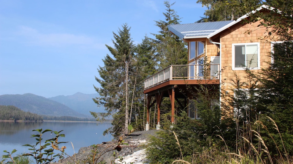 Petersburg Condo | Wrangell Narrows Seaside Getaway with Hot Tub