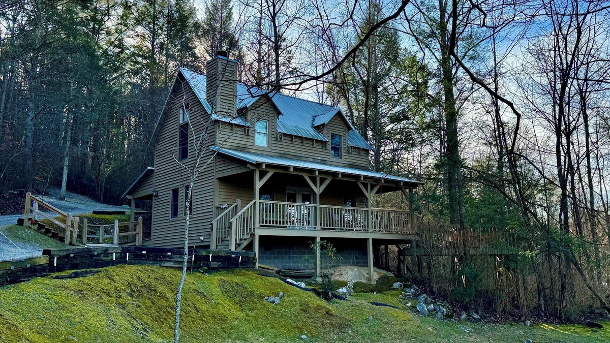 Townsend Cabin | Wrangler's Den Cabin at Country Manor Acres