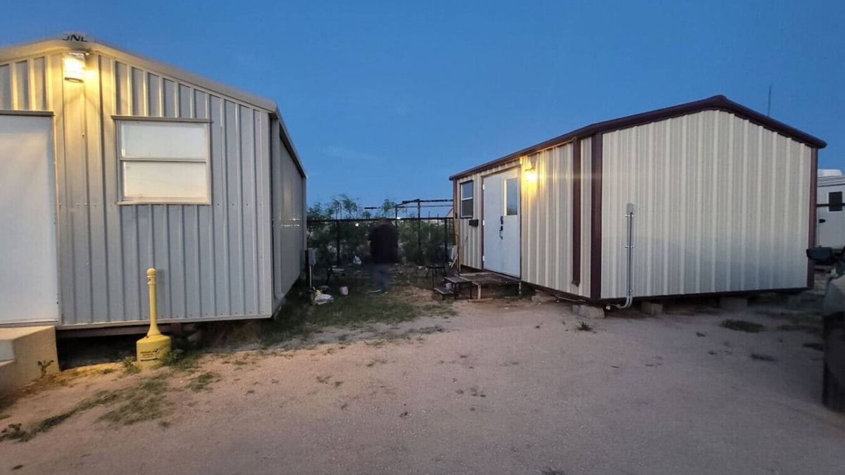 Odessa Cottage | Wranglers Bunkhouse-off I20 & W county Rd WIFI